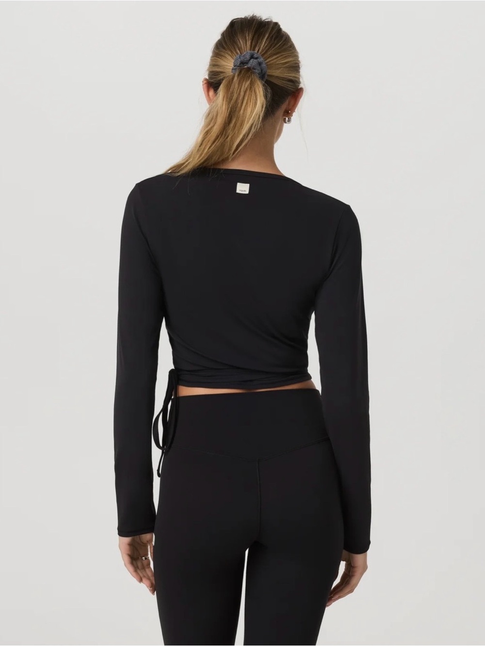 Vuori AllTheForm™ Wrap Top - Black - Picture 3 of 7